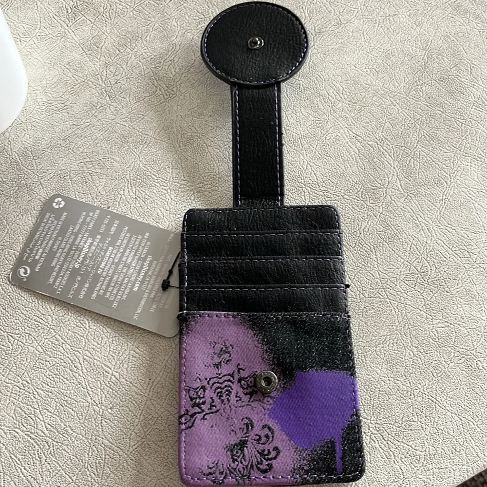 Disney haunted mansion hatbox cardholder NWT